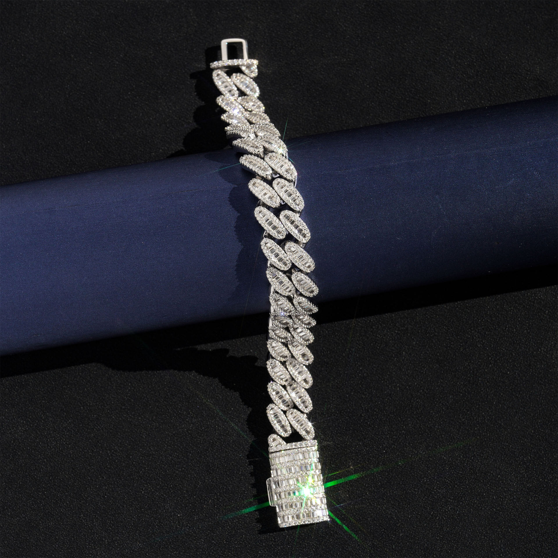 Cuban Link Chain Necklace For Men With Moissanite And T-stone_voghion.com