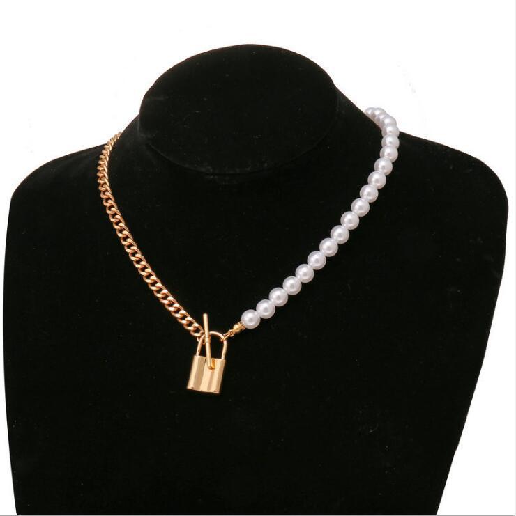 Retro Creative Pearl Metal Lock Pendant Necklace display picture 3