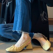 2026新款春夏百搭仙女风配裙子真皮包头凉鞋粗跟褶皱温柔晚风单鞋