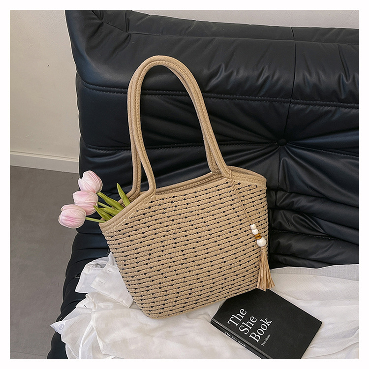 A trendy and stylish underarm bag for summer, a simple single-shoulder bag for women, and a fashionable, casual, and high-quality bag undefined
