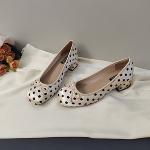 ����������Ƥ�\�ڲ��c������Ь��ʽ���᷽�^�и�ŮЬ