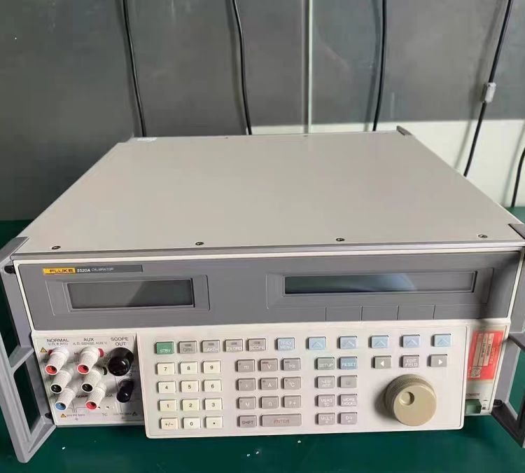 二手 回收 出售美国原装Fluke 福禄克5502A多功能万用表校准器