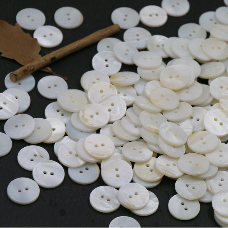 Spot Wholesale natural shell white shell button freshwater shell high-grade shirt sweater two eye buttons Spot Wholesale natural shell white shell button freshwater shell high-grade shirt sweater two eye buttons