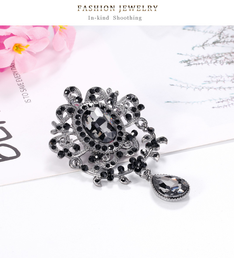 Retro Geometric Alloy Rhinestone Glass Brooch display picture 8