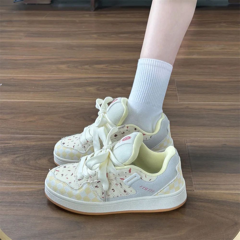 Zapatos de suela gruesa para mujeres in tide2025 primavera y otoño nuevos deportes casuales de pan pan pequeño zapatos blancos comercio exterior transfronterizo