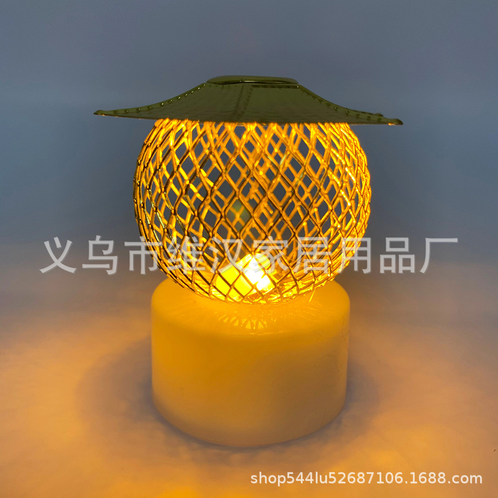 Transfronterizo Oriente Medio malla de alambre hueca dorada lámpara de vela electrónica de hierro forjado lámpara de noche LED decoración de escritorio iluminación