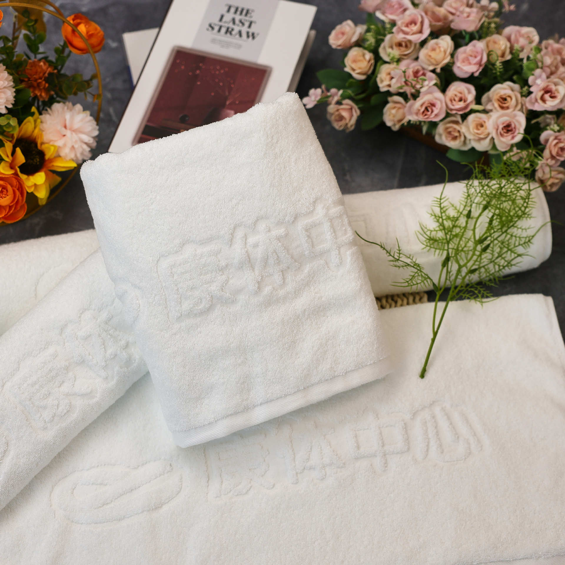 Hotel bath towels, hotel jacquard bath towels, plain-weave all-cotton bath towels for beauty salons, pure cotton bath towels for guesthouses and Hilton hotels.