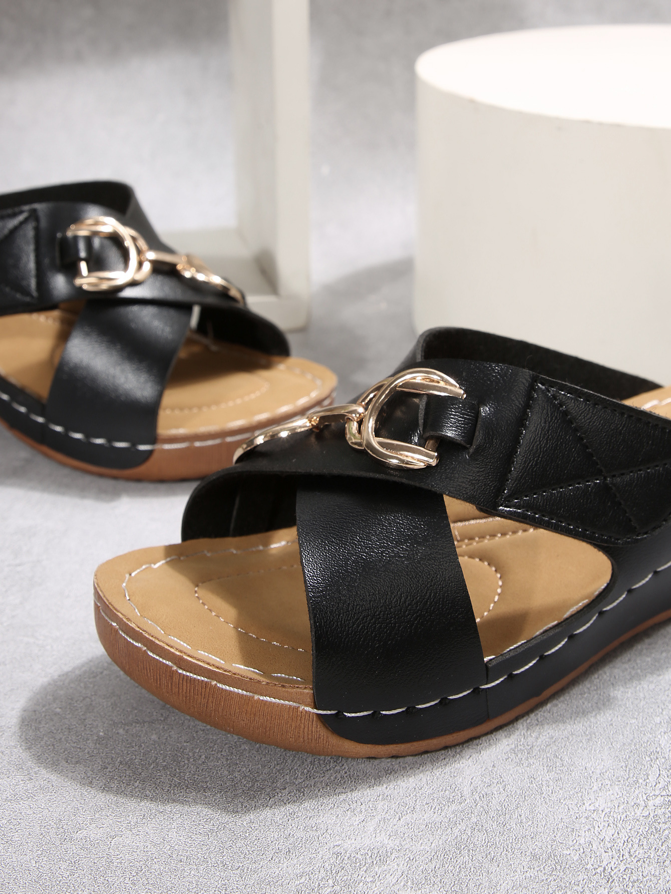 Womens Wedge Sandals With Metal Chain And Platform Sole For Spring_voghion.com
