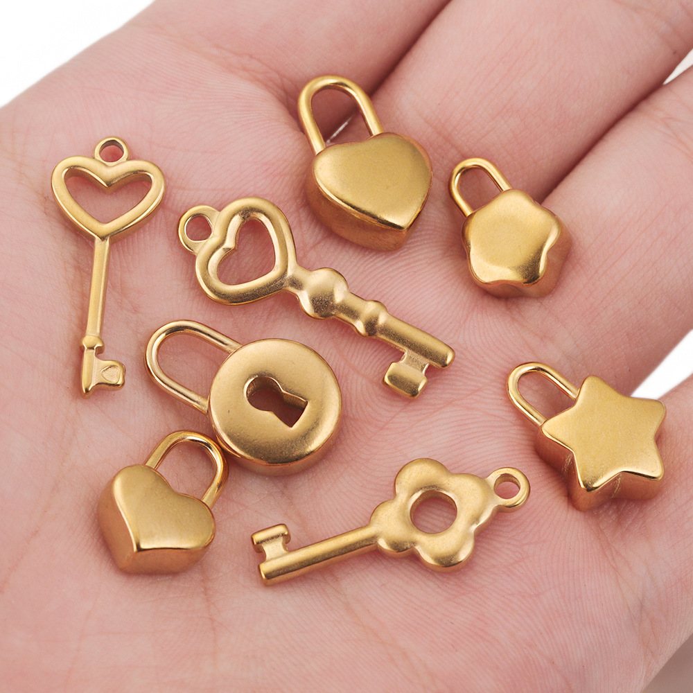 Star, Key, Lock Pattern Casual, Simple Style Style 5 PCS/Package 11 * 17mm 13*20.5mm 8*12.5mm 304 Stainless Steel PVD Coated Real Gold Plated Star Key Lock Pendant DIY Jewelry Accessories