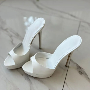 �ļ��¿�W���L��ɫ���Ь~�A�^���һ�_�ų��߸�����һ���ϴ�a