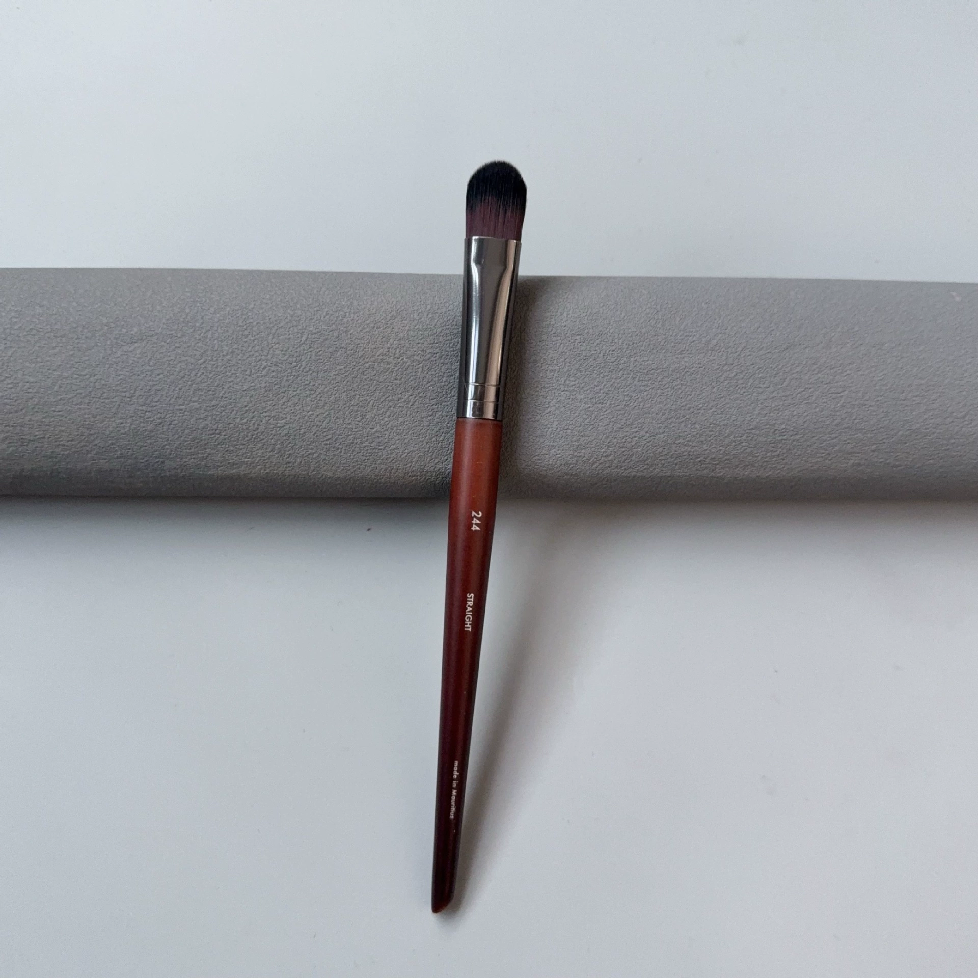 Brush, face blush, foundation, highlighter, eye pencil, full set
