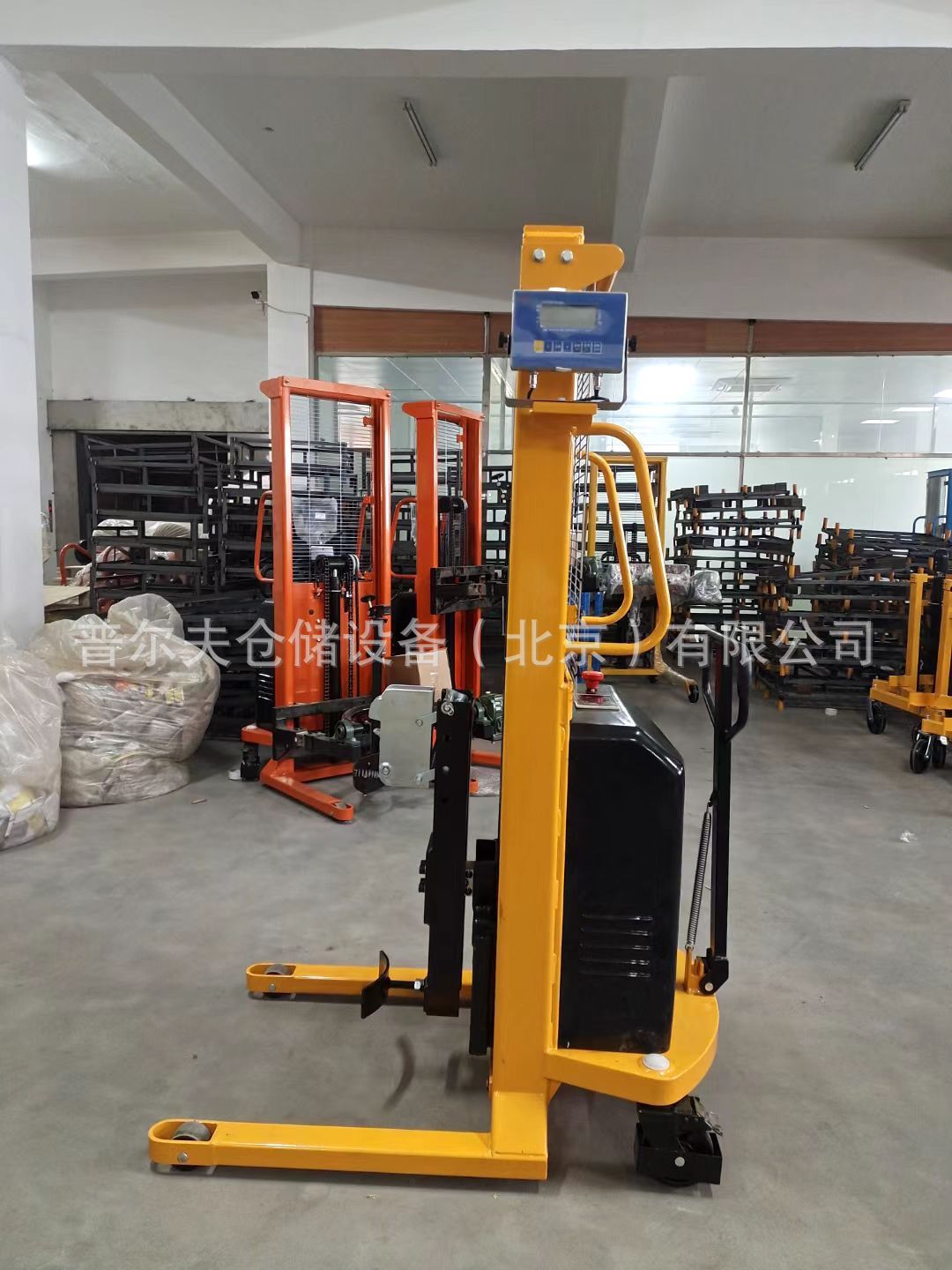 称重式半电动油桶堆高车鹰嘴式油桶搬运车圆桶堆高车圆桶电瓶叉车