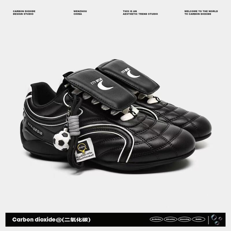 [Same Style as Lin Qiunann] Cat and Sofa/Black Football Shoes Lace-Up Sports Casual Shoes Lightweight Racing Shoes
