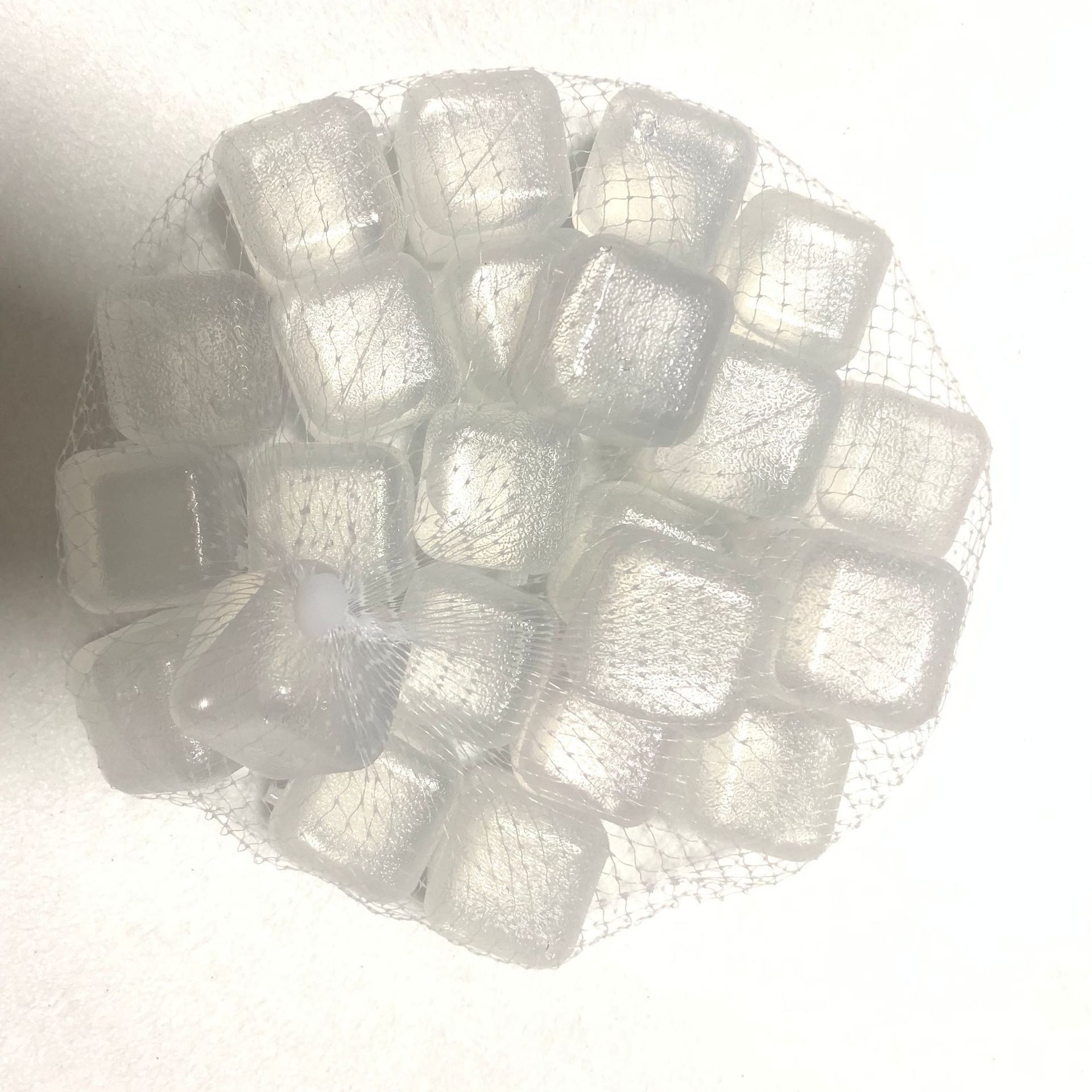 Venta directa de fábrica de 24 cubos de hielo de plástico reutilizables en varias formas para el verano, ideales para bares y fiestas.