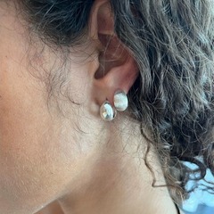 韓国のブロガーfeverと同じ価格のsophiebuhaiの両面の貝殻のイヤリングの女性insの大衆の高級感のHOOPS
