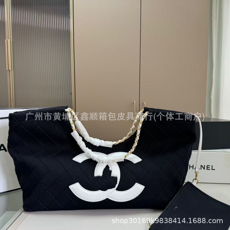Denim Tote Bag with Large Capacity, Relaxed Style, Chain Handle, Underarm Bag, 2026 New Summer Women's Bag