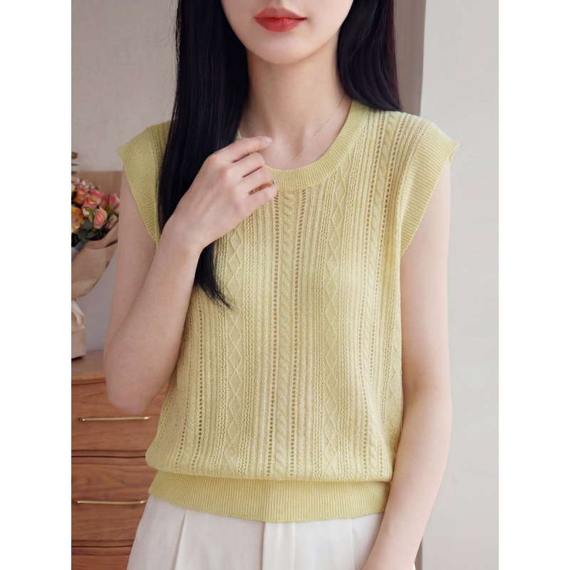 Spring summer knitted vest with a round collar