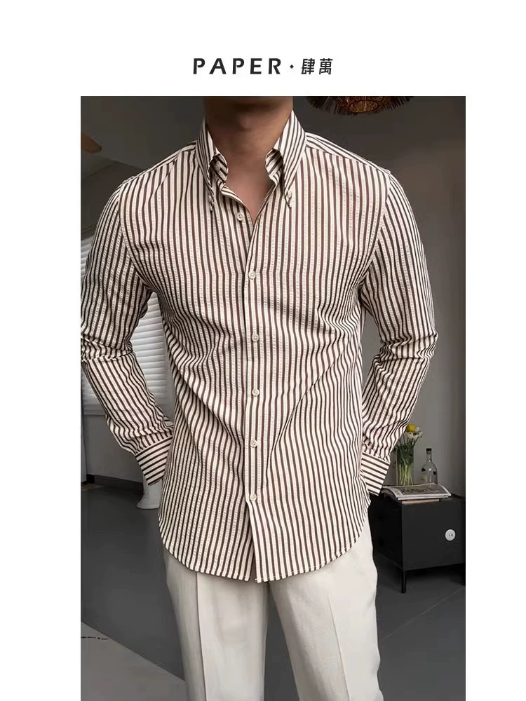 Летняя casual и клетчатая? Оригинальный текст: "2024 Casual and Casual Seersucker Shirt, Fashionable Retro Button Wide Angle Collar Lining, Everyday Versatility and Temperament for Men". Translation should maintain meaning: 