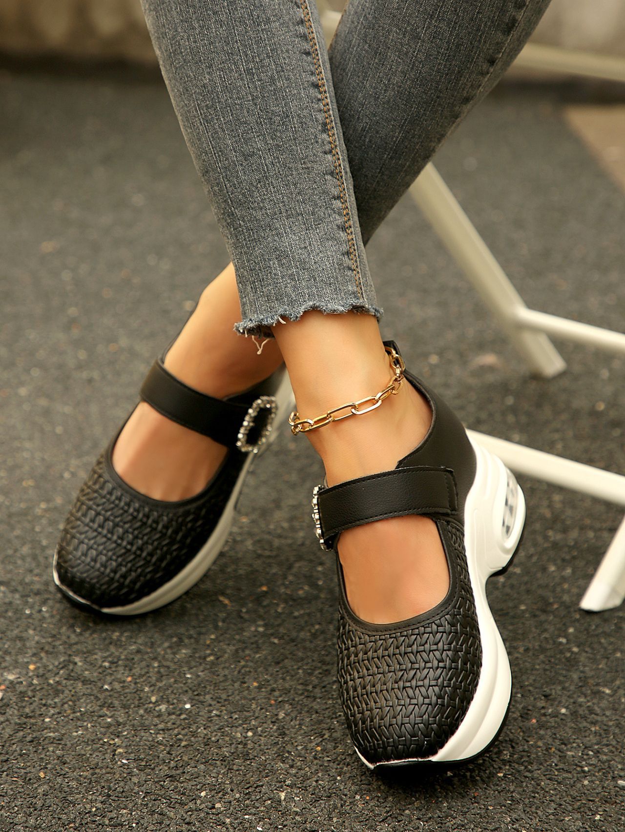 Sapatilhas com cunha para mulher com strass e sola plataforma_voghion.com