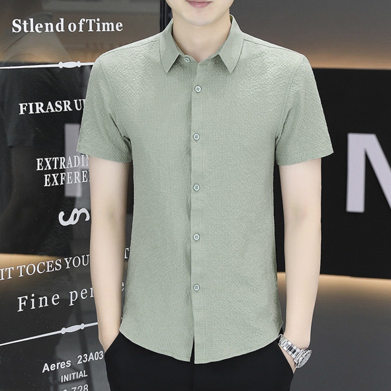 Una pieza de camisa de manga corta para hombre de verano 2024 nuevo estilo de seda de hielo de color sólido, camisa fina sin planchar, todo fósforo, negocios