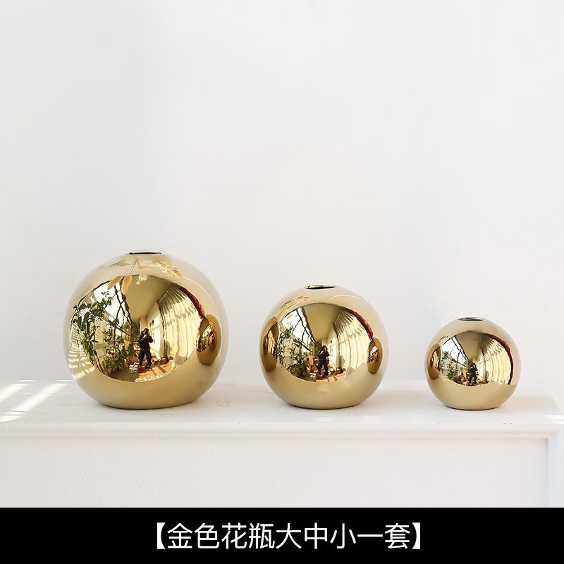 リビングルームの置物は軽くて豪華で高級な雰囲気のお酒棚の装飾品です。