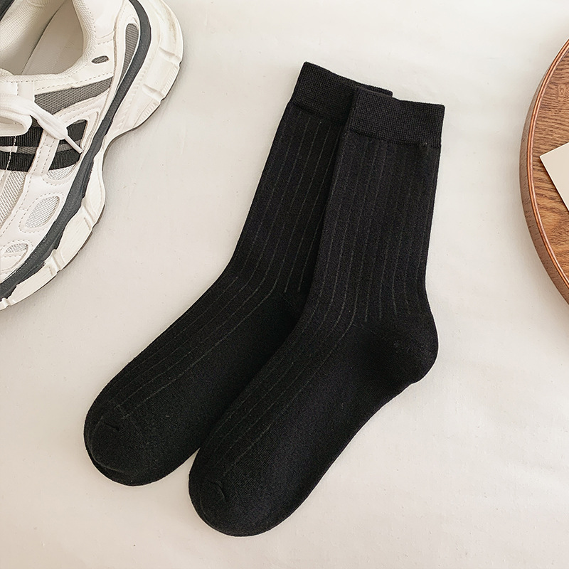 Primavera y otoño negro, blanco y gris doble aguja de pozo ancho Todo partido calcetines de mujer de media pantorrilla estilo universitario de mujer Four Seasons calcetines de pila portátiles