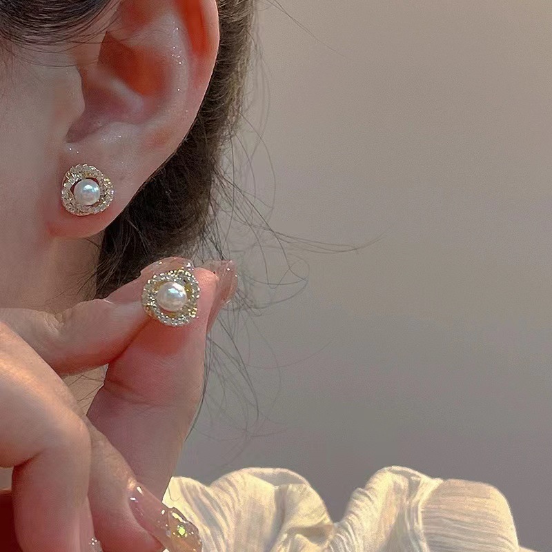 Earrings from pearl