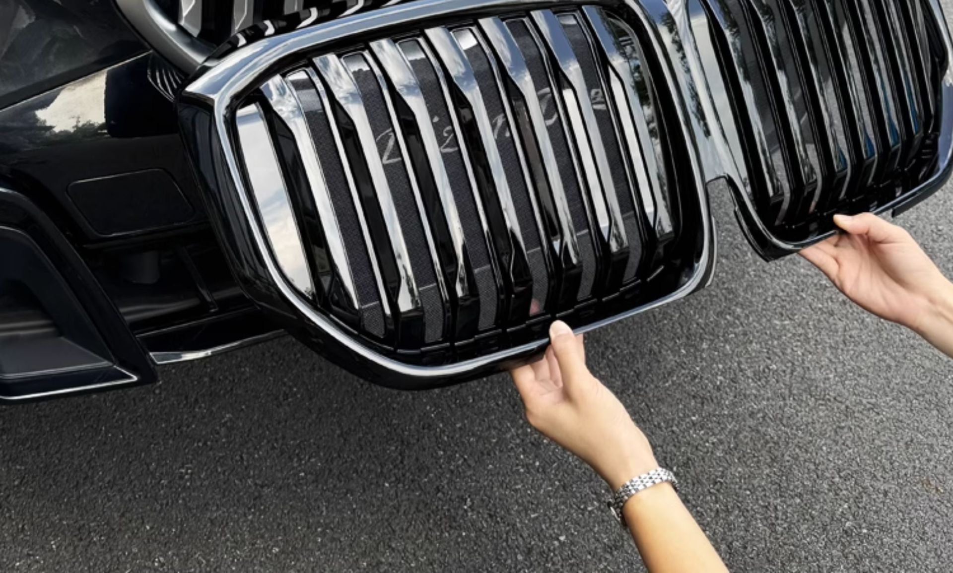 Suitable for 23-25 Bmw Domestic X5L Insect-Proof Net Black Warrior Special Front Dust Cover Modification Product