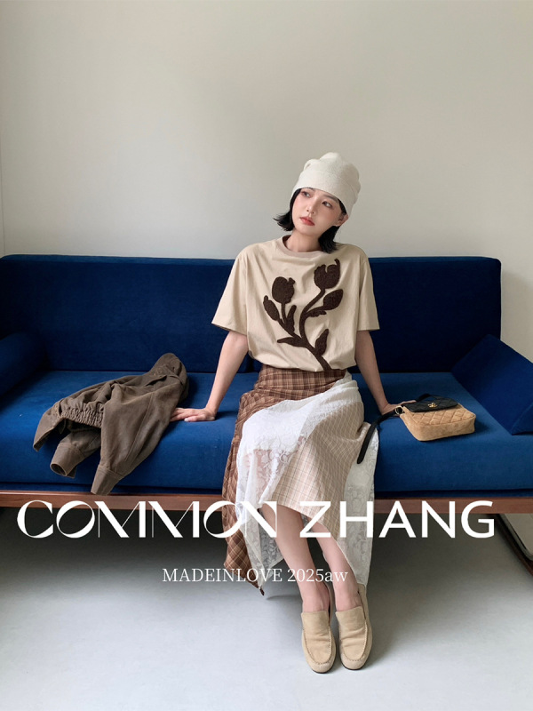 CZ ZHANG秋学院风撞色植绒花朵正肩T恤女宽松休闲百搭打底 B30193|undefined