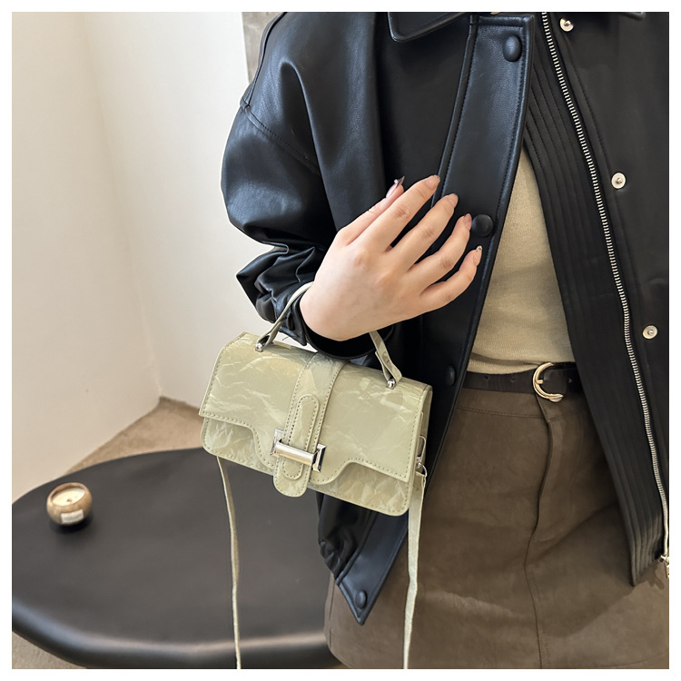 2024 New style women's trendy, fashionable and high-quality single-shoulder handbag, autumn commuting crossbody small square bag undefined