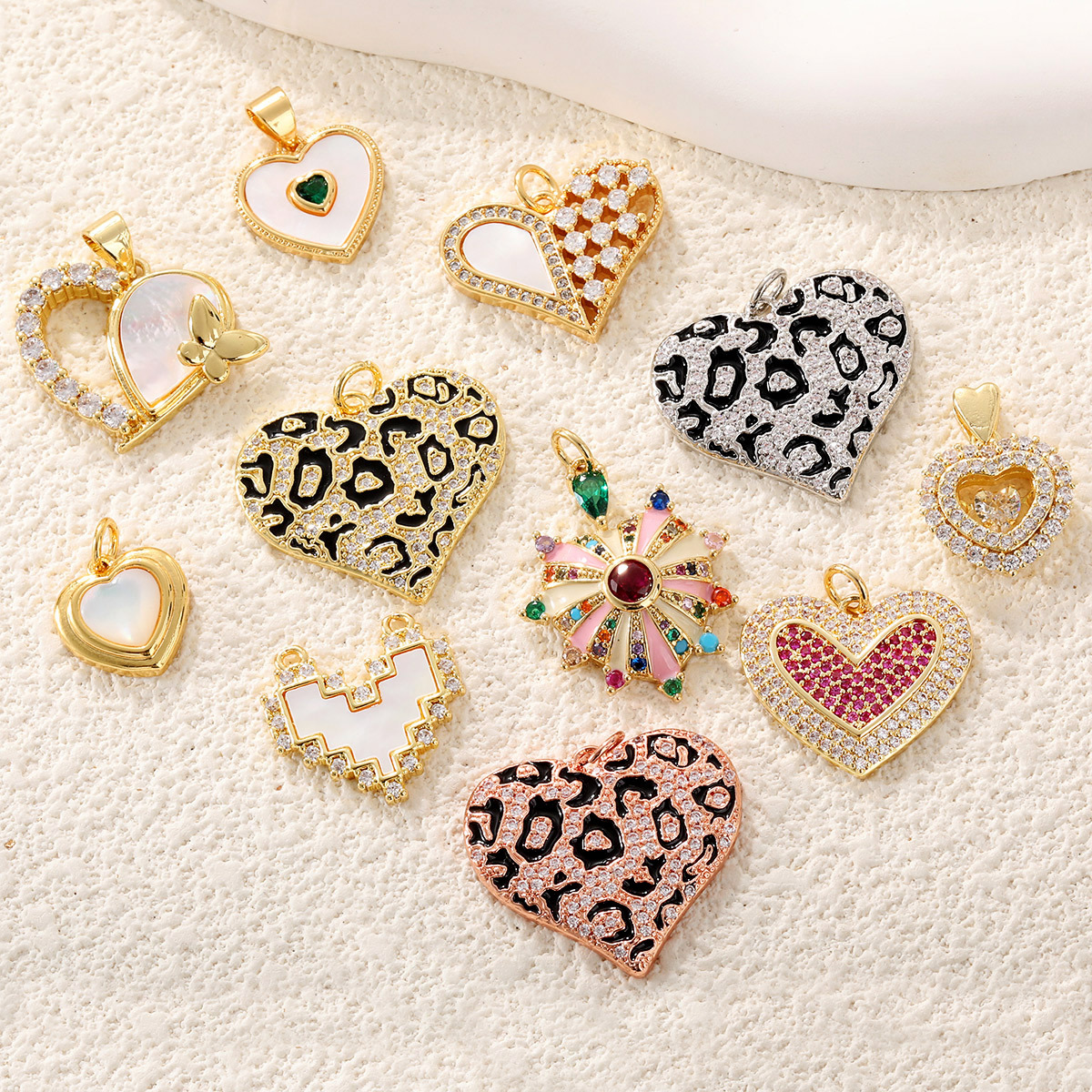 2g Weight Pendant Jewelry Making Type 23.8*24.3mm Jewelry Making Size Zircon Inlay Material DIY Jewelry Accessories Classification 1 Piece Quantity Copper Material Heart Shape Pattern Enamel, Inlay Design IG Style Style 1 Piece 23.8*24.3mm Copper Zircon Heart Shape Pendant 无