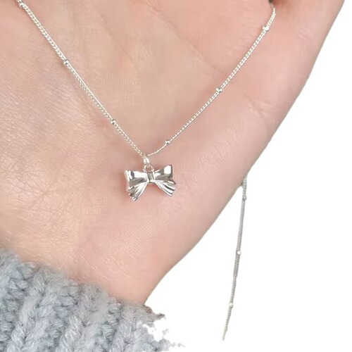 Light luxury, fashion-forward, niche-design bow-knot pendant necklace—women’s internet-celebrity best-selling clavicle chain.