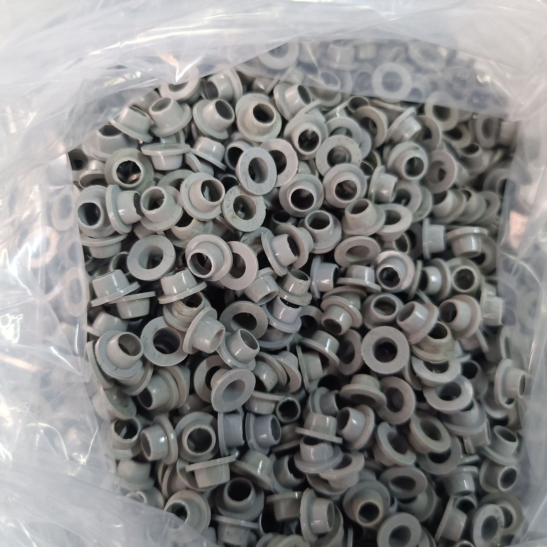 阻燃橡胶垫 带定位孔丁腈橡胶垫圈 浅灰φ15防尘密封垫 防水垫圈