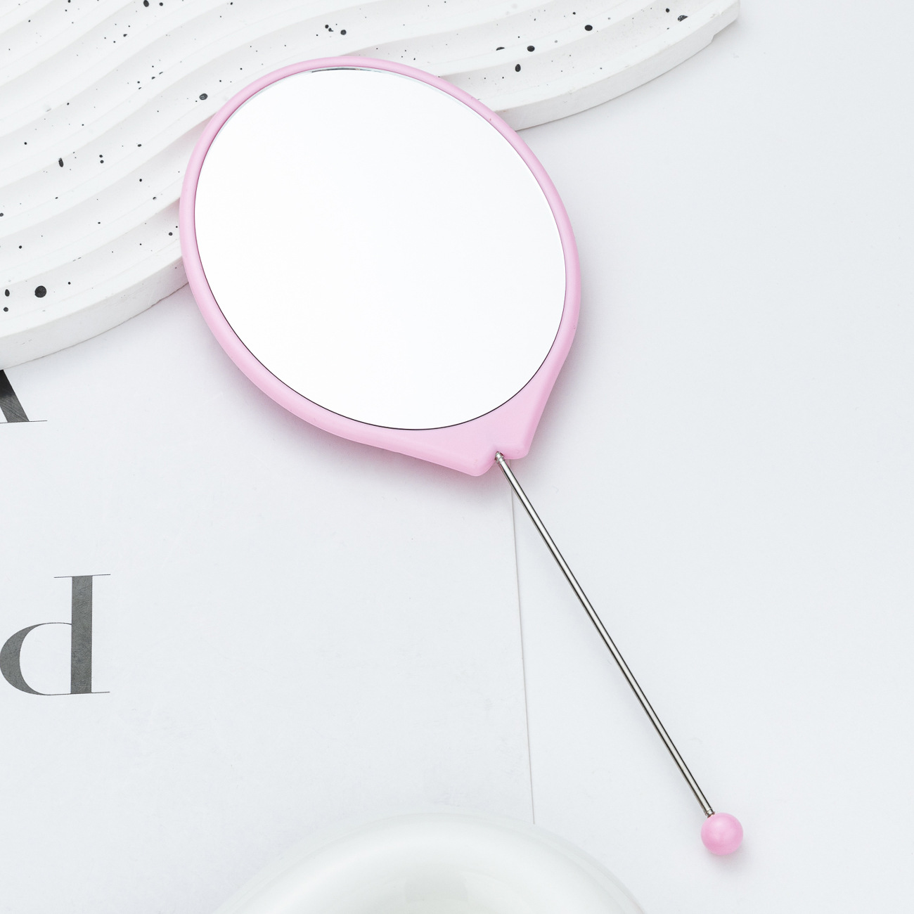 Espejo de mano al por mayor espejo de maquillaje HD multicolor bricolaje ovalado con mango espejo portátil portátil de una cara