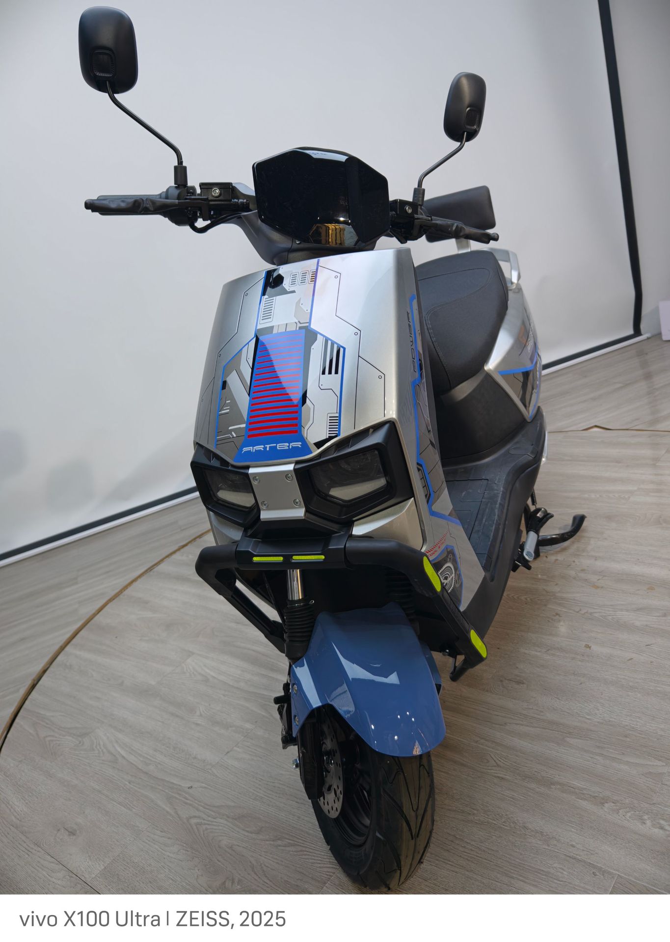 Cross-Border Export of Cangqiong Electric Motorcycles, Commuter Electric Scooters, Electric Vehicles with Long Range and High Power for Delivery Services