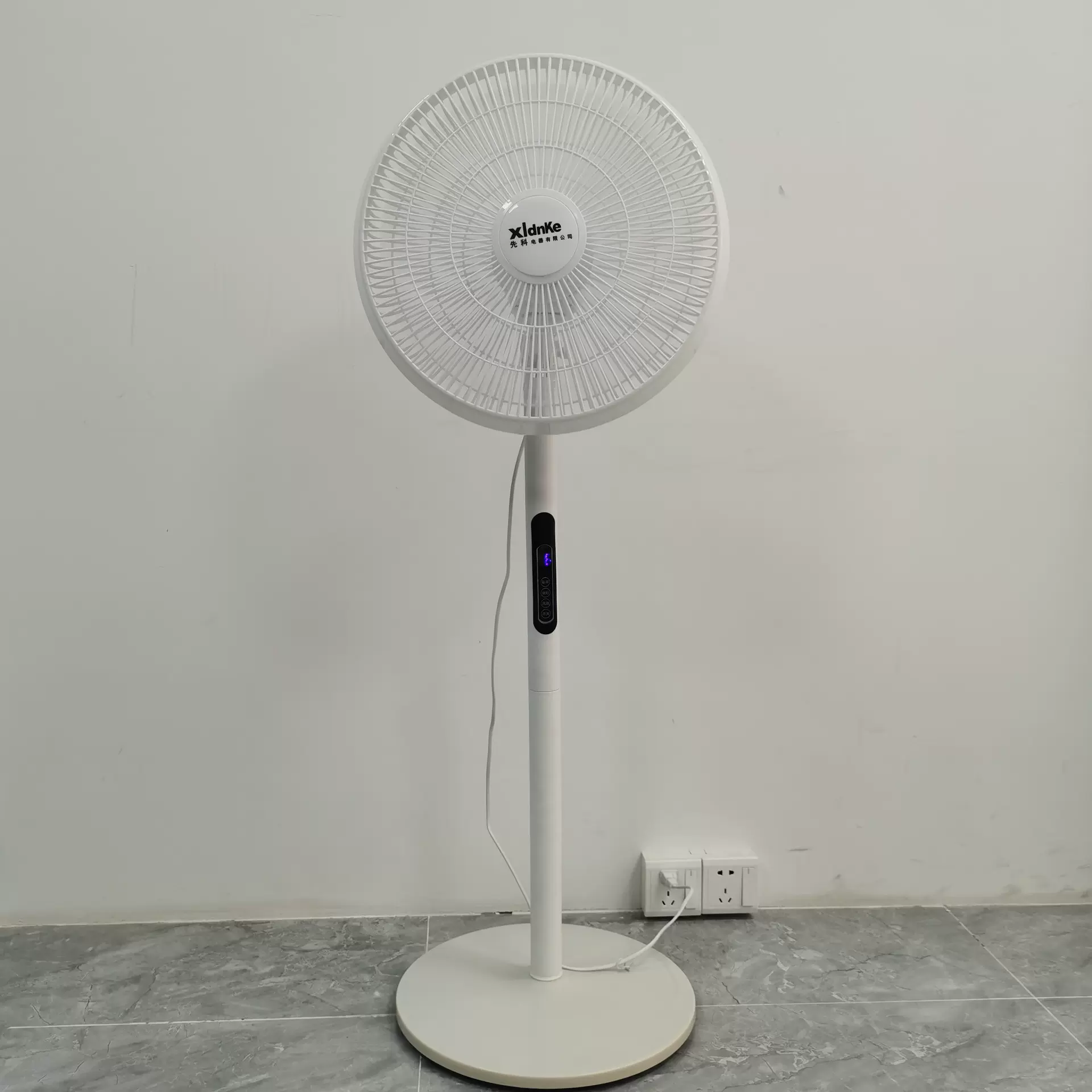 厂家直供家用立式落地风扇可调高度清凉扇可摇头遥控电扇静音省电