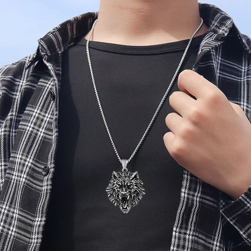 2023 Gioielli Punk Rock Collana con pendente in lega di personalità in acciaio al titanio con testa di lupo_voghion.com