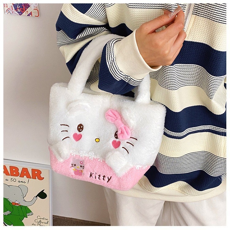 Venta al por mayor de fábrica bolsa de felpa juguete bolsa de mensajero Kulomi peluche de oso de fresa bolso japonés Sanrio