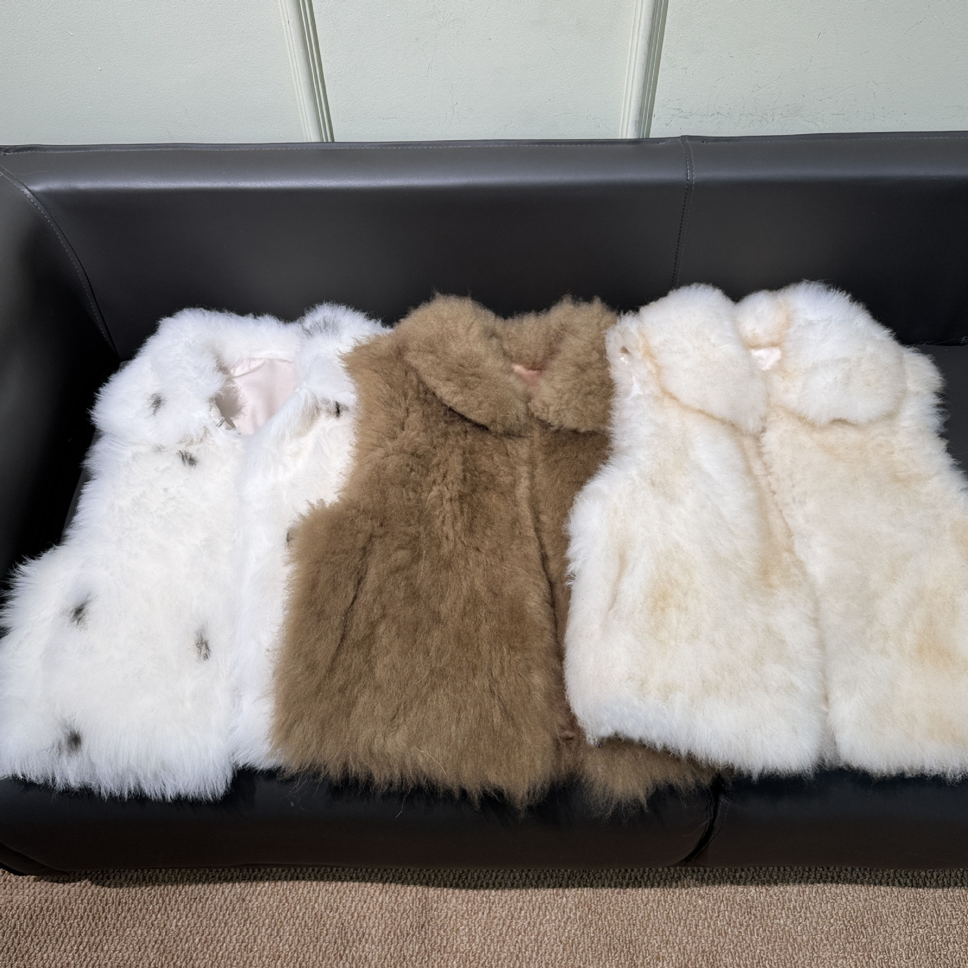 Real photos of a wool and fur vest with a lapel, made of genuine fur, from Haining, styled as a short coat by Shimona.