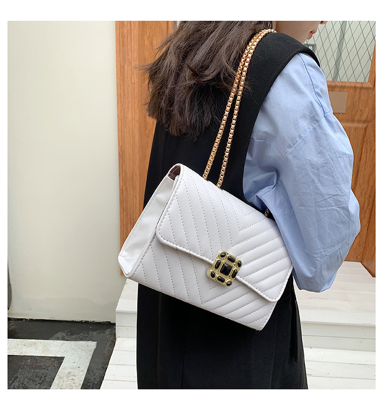 2022 Nouvelles Femmes De Mode De Diamant Plaid Petit Unique Épaule Messenger Sac display picture 5