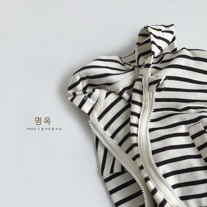 Chaqueta a rayas para niños y niñas en primavera con control de rayas 2025 nuevos bebés y niños tops con capucha casuales coreanos