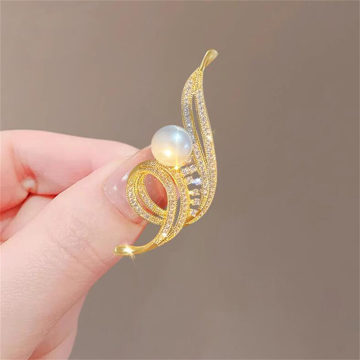 Geometric brooch