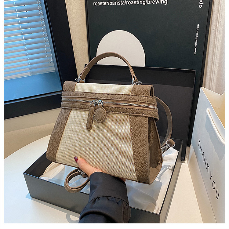 Bolso de hombro de moda de textura avanzada, bolso de hombro cruzado femenino 2024 nuevo ocio transfronterizo, gran capacidad y conveniente bolso de salto oblicuo portátil