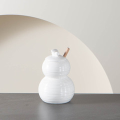 Cross-border pure white ceramic honey pot with wooden spoon and honeycomb-shaped small bee design, decorated with relief ceramic jar, honey small bottle