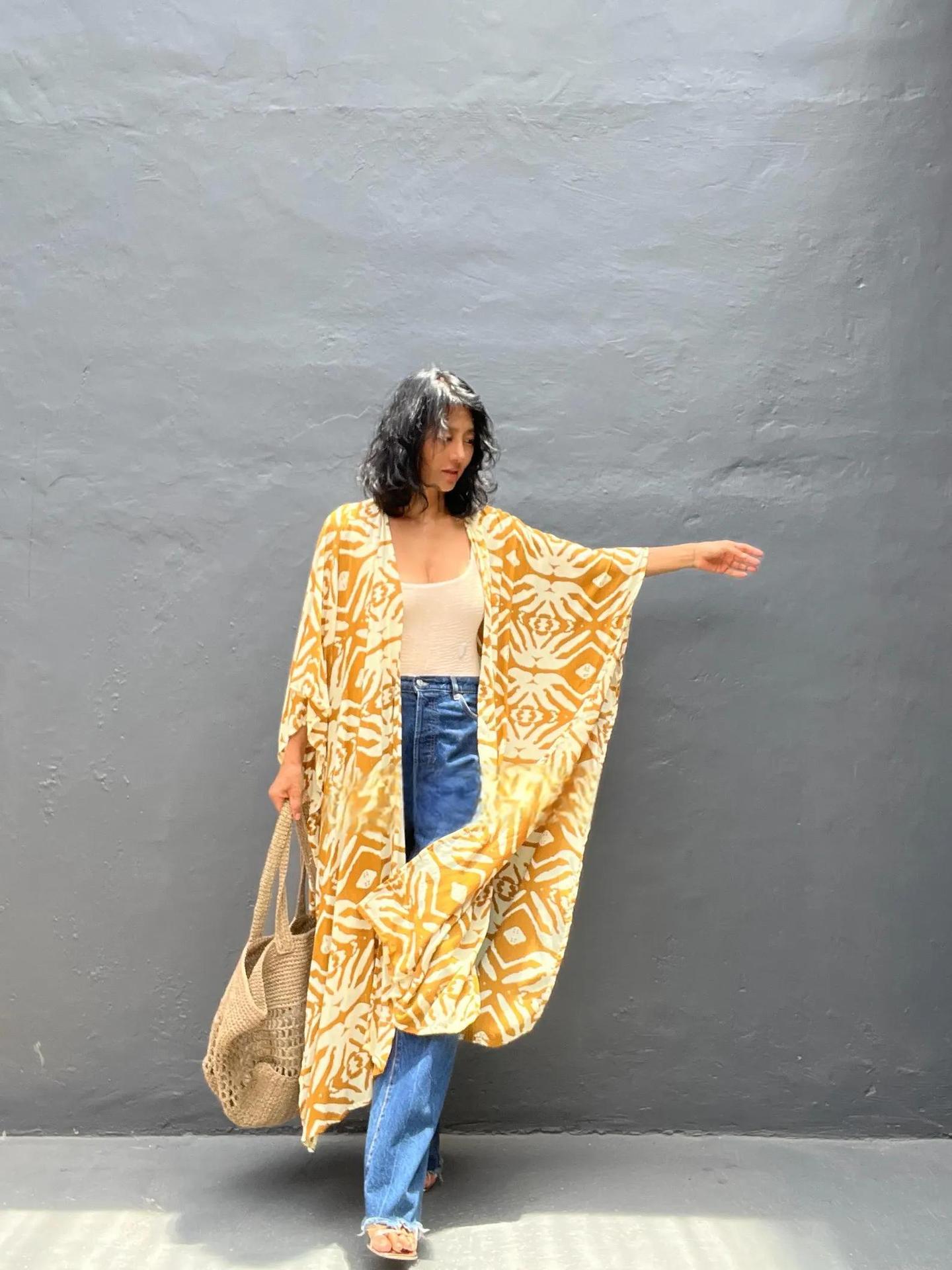 2025 nuevo algodón europeo y americano impresión cardigan vacaciones camiseta protector solar bikini camiseta de baño M0004