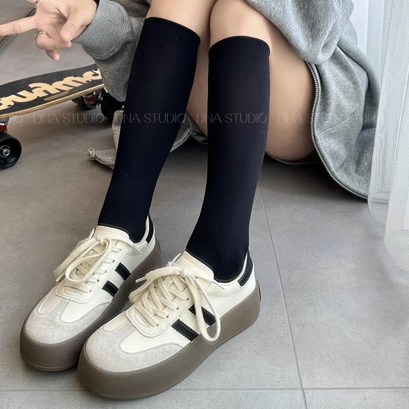 Zapatos de entrenamiento de la escuela de zapatos de mujer 2025, primavera y verano, zapatos blancos de suela gruesa, moda casual, zapatos deportivos Gump