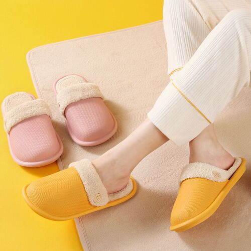 Korean version of the new autumn and winter removable cotton shoes for home warmth thick-soled couples Internet celebrity plush postpartum cotton slippers wholesale