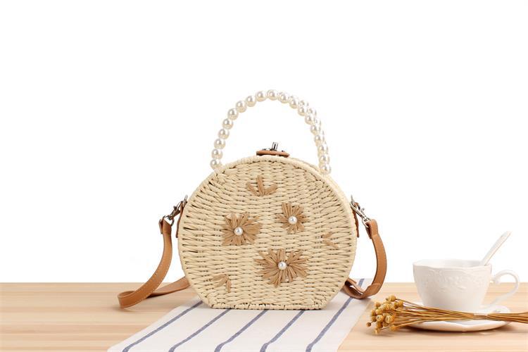 Women's Small Straw Solid Color Vintage Style Classic Style Semicircle Lock Clasp Straw Bag display picture 2