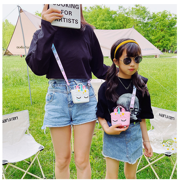 90g Weight Nylon Lining Material Zipper Closure Type Single Shoulder Strap Strap Type Animal Pattern White, Pink, Red Color Cute Cartoon  Silicone Bag 2