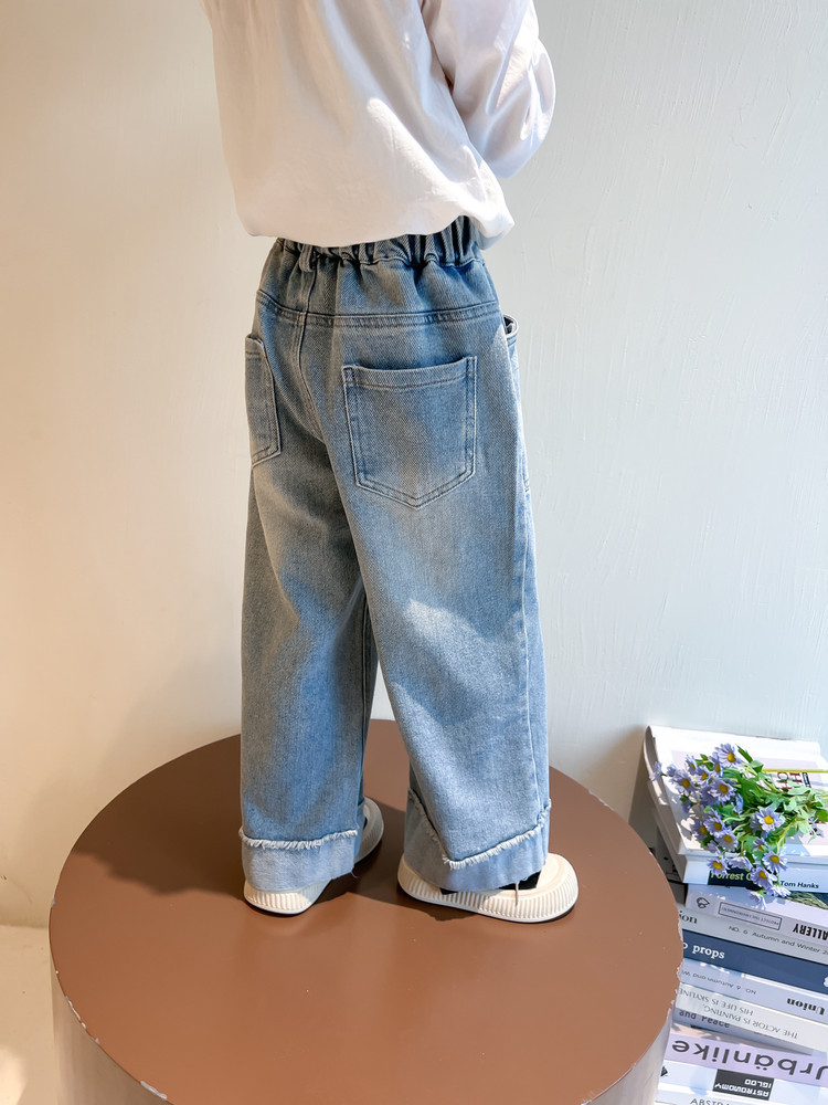 X002 Girls' And Children's Love Embroidered Jeans New Children's Miscellaneous European And American Jeans_viptrois.com